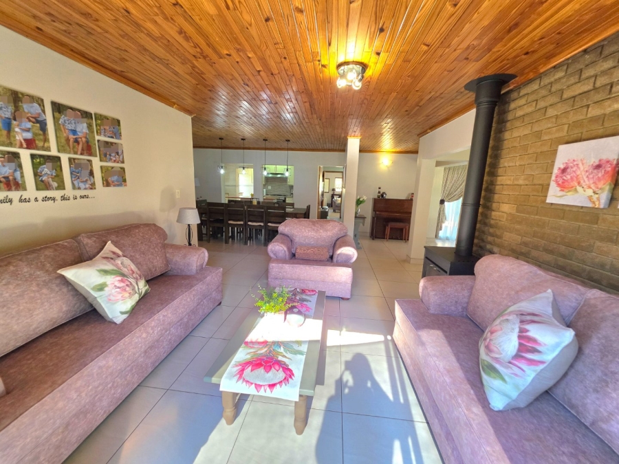 5 Bedroom Property for Sale in La Provance Free State